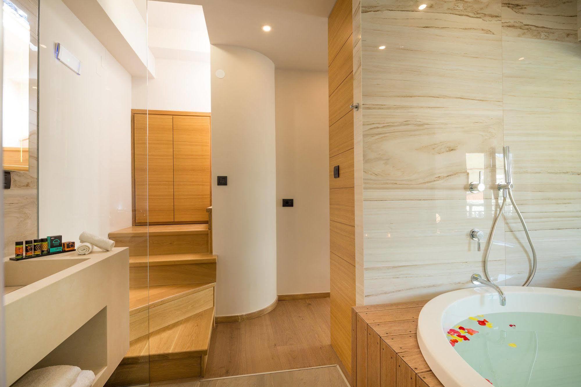 Querini Luxury Suites Chrissi Akti Chania Exterior foto