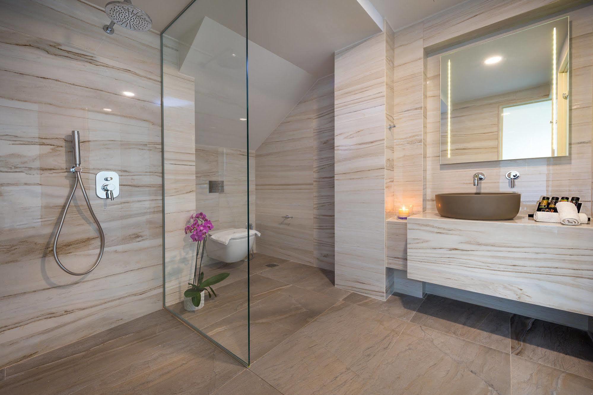 Querini Luxury Suites Chrissi Akti Chania Exterior foto