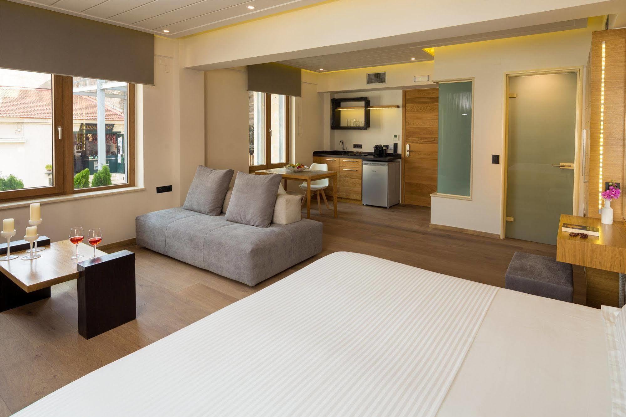 Querini Luxury Suites Chrissi Akti Chania Exterior foto